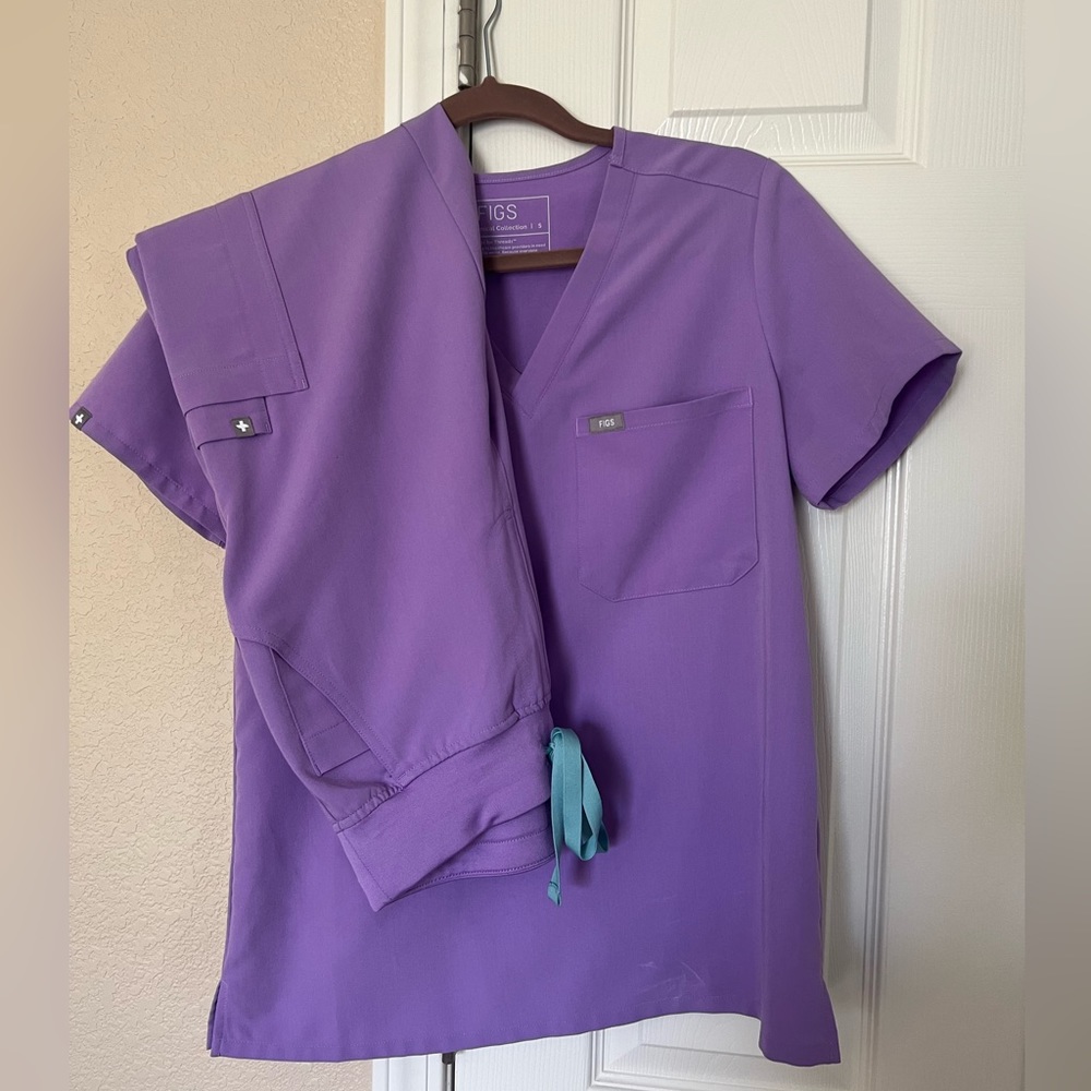 Lavender figs with straight leg high waisted pant.